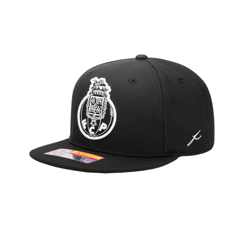 Side view of the FC Porto Hit Snapback with high crown, flat peak, and snapback closure, in Black